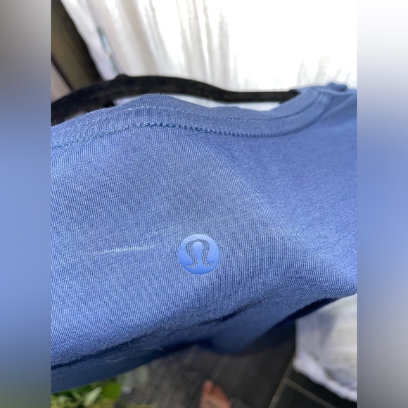 Lululemon size 6 Love Tee V-Neck - Picture 4 of 4
